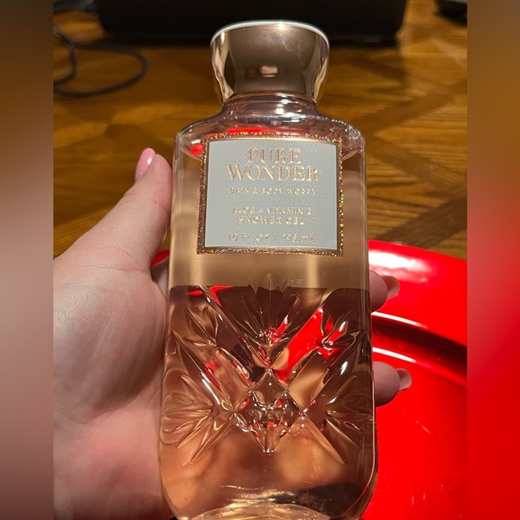 Bath and Body Works Gift Set - Picture 6 of 7